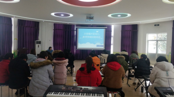 全镇幼儿教师参加了此次弹唱培训_meitu_12.jpg