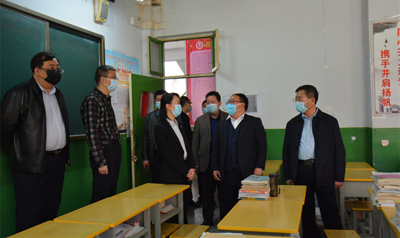 202003261154477864.jpg 查看高三教室1.jpg