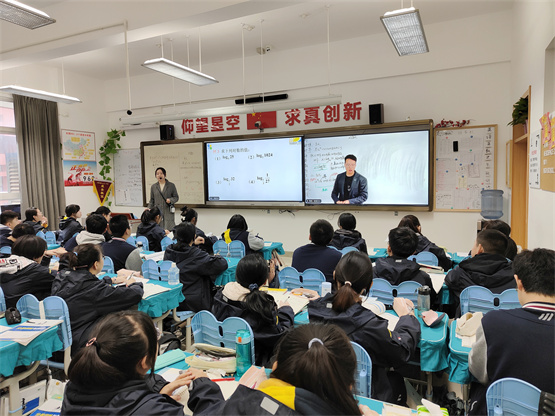 点击图片进入下一页 名校双师直播课堂.jpg