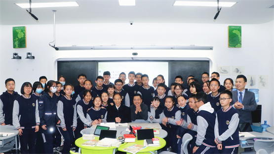 点击图片进入下一页 魏书生老师体验智慧教育.jpg