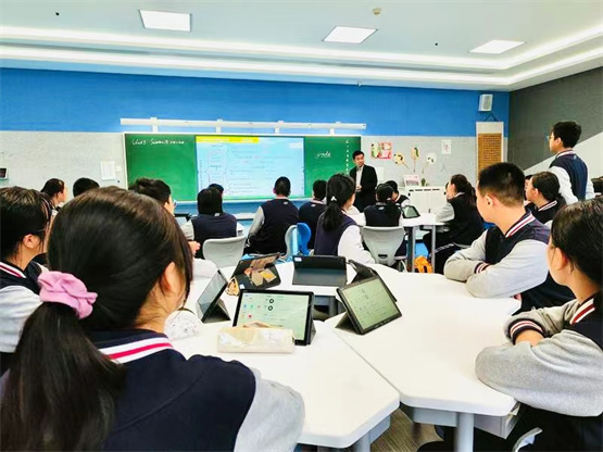 点击图片进入下一页 名校平板互动课堂.jpg