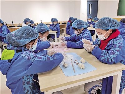 点击图片进入下一页