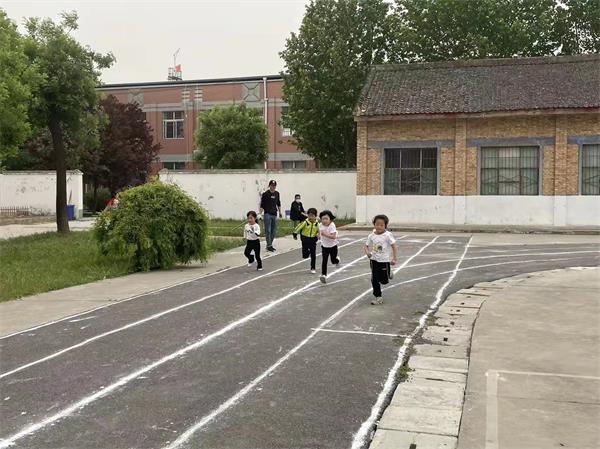 三原县西阳镇武官中心小学举行2023年春季运动会 赛场展风采 运动绽活力 (1).jpg