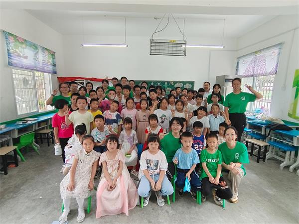 學生大合影.jpg